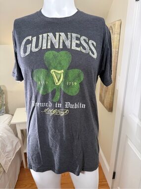Guinness ☘️Brewed In Dublin Shamrock Graphic Tee Mens Medium Gray